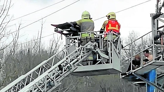 El niño electrocutado en Guipúzcoa esperó una hora a ser rescatado hasta que se desconectara la torre