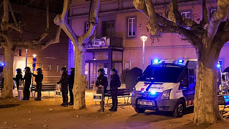 Seis detenidos en Salt por los disturbios en protesta por el desahucio de un imán