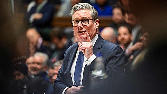 Starmer trata de sofocar el malestar por la reforma sanitaria y de los subsidios