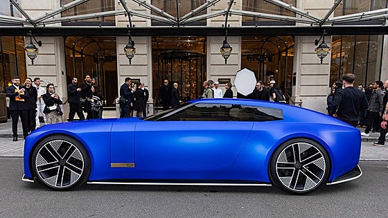El Jaguar Type 00 hace su primera aparición pública en la Semana de la Moda de París