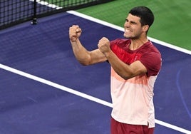 Carlos Alcaraz celebra su pase a las semifinales de Indian Wells.