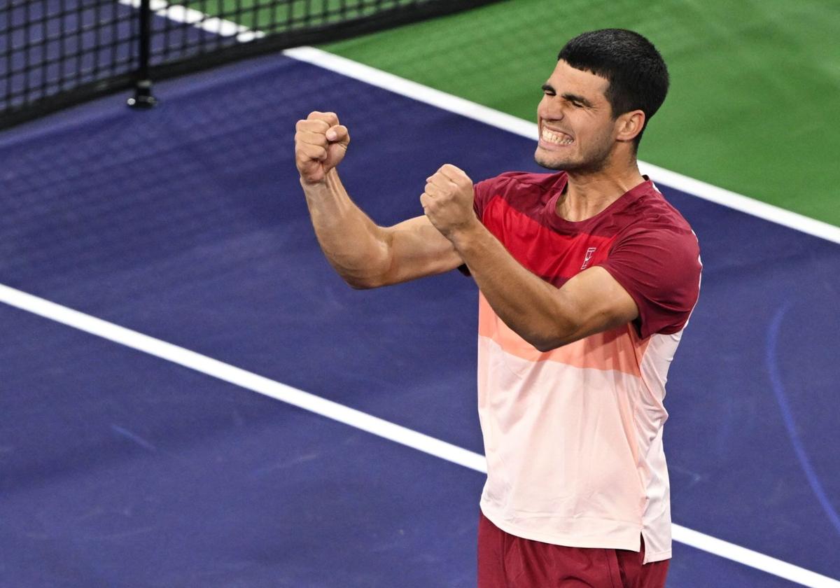 Carlos Alcaraz celebra su pase a las semifinales de Indian Wells.