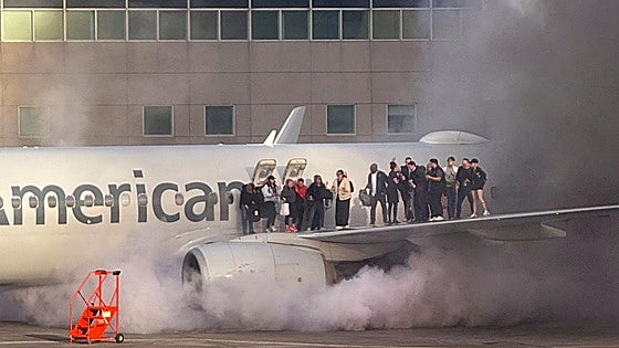 12 heridos en el incendio de un avión tras aterrizar en Estados Unidos
