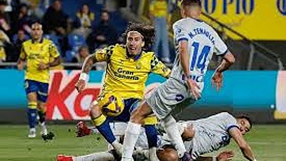 Tablas entre Las Palmas y Alavés, que siguen amenazados por el descenso