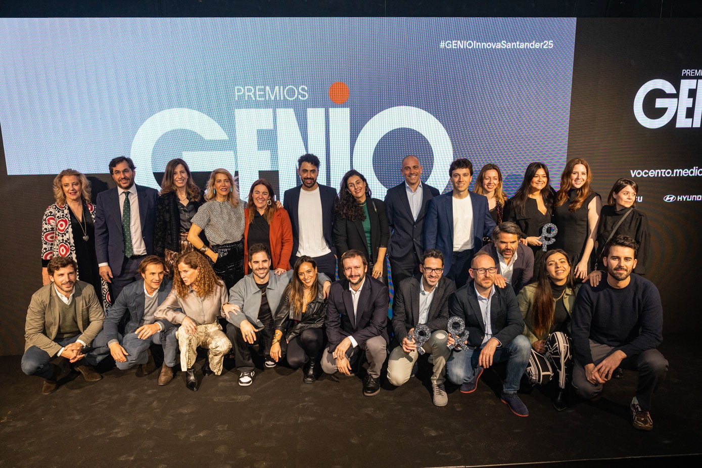 La foto de familia de los ganadores de los Premios GENIO.