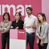 El portavoz de Sumar, Ernest Urtasun; la secretaria de Comunicación, Elizabeth Duval; la secretaria de Feminismos, Amanda Andrades; la secretaria de Organización, Lara Hernández; y Paloma Moreno (de izda a dcha).