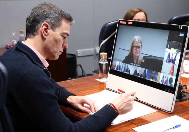 Pedro Sánchez durante la reunión.