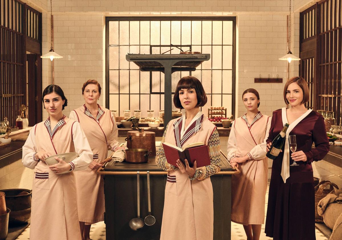 Elena Maroto, Maribel Salas, Verónica Sánchez, Raquel Querol y Andrea Duro, en 'La favorita 1922'.