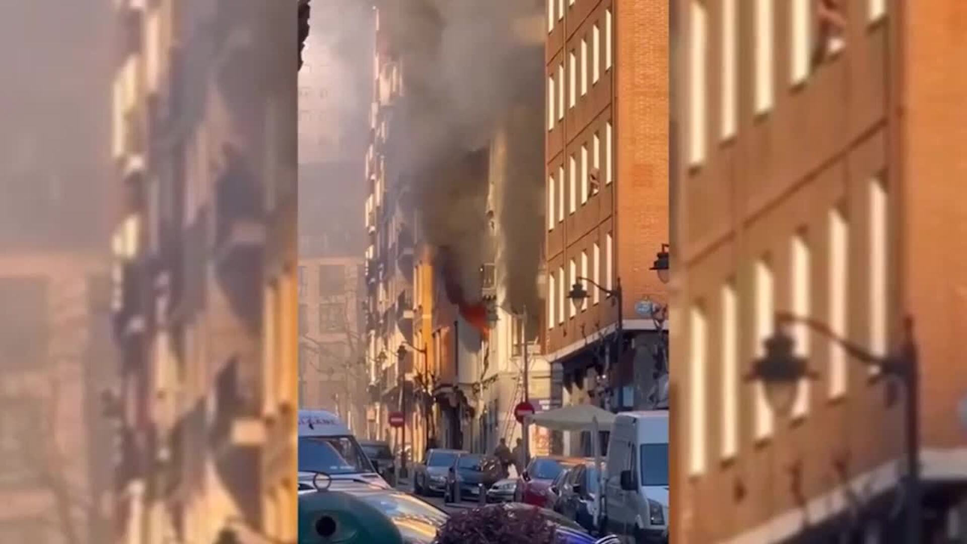 Un virulento incendio en un piso desata la alarma en la calle Labayru de Bilbao