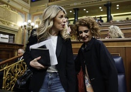 Yolanda Díaz y María Jesús Montero en el pleno celebrado este miércoles en el Congreso.