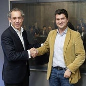 Manuel Mirat (izq.), CEO de Vocento, posa con Silvio Pagliani, consejero delegado y cofundador de Immobiliare.it.