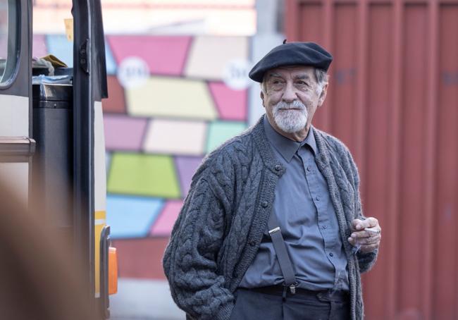 Ramón Barea es el padre Arrupe, chófer del autobús en 'Los aitas'.