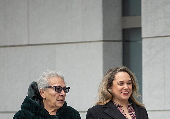 Carmen Pano y su hija Leonor, investigadas por un fraude millonario de hidrocarburos acuden al juzgado de la Audiencia Nacional.