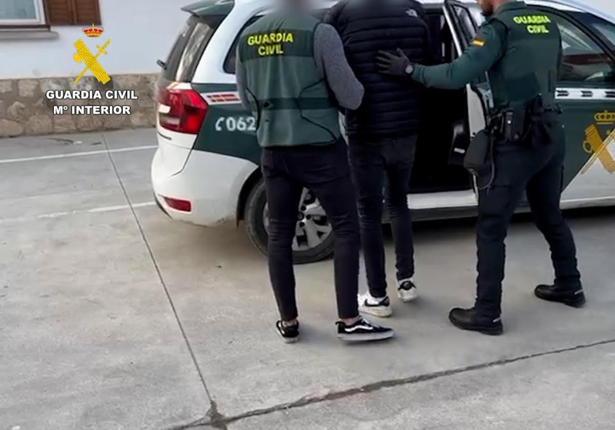 Four Minors Arrested for Attempted Machete Murder of Young Man