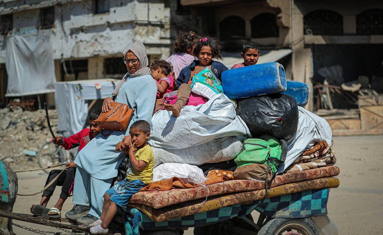 Los palestinos huyen tras una nueva ofensiva en Gaza