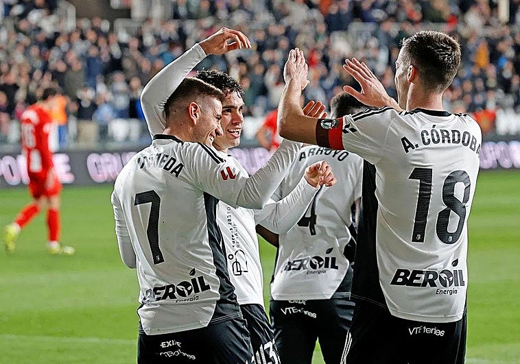 El Burgos derrota en casa al Almería