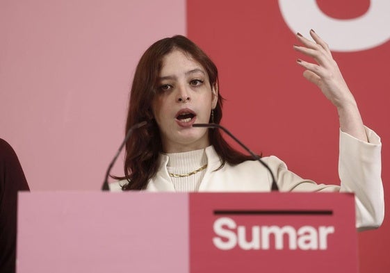 Elizabeth Duval durante una rueda de prensa en la sede de Sumar, en Madrid.