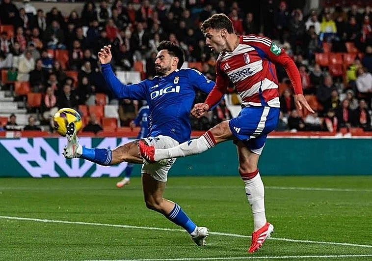 El Granada sueña a costa de un Oviedo a la baja