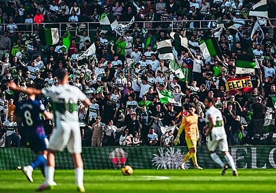 El Elche frena al Eldense y agita la pelea por el ascenso directo