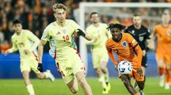 Huijsen, el central que mira a los ojos a Van Dijk y defiende como Mascherano