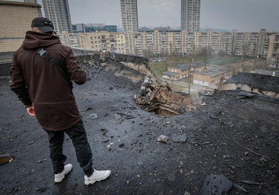 Efecto que ha dejado un dron ruso en el último ataque sobre Kiev.