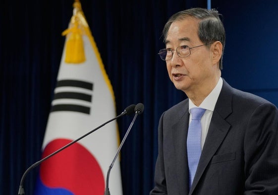 El primer ministro surcoreano, Han Duck-soo, quien también ejerce la presidencia interina.