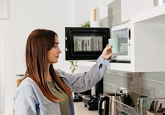 Este es el microondas súperventas de Amazon: de la marca Cecotec y cuesta menos de 60€