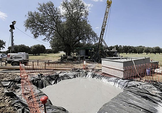 Catas en el yacimiento de Las Navas del Cañaveral de Cáceres, para conocer la cantidad de litio que almacena.