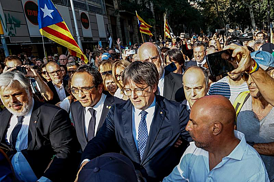 El Constitucional anula los votos delegados de Puigdemont y Puig en la constitución del Parlament