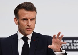 El presidente francés, Emmanuel Macron, interviene tras la última cumbre en París.