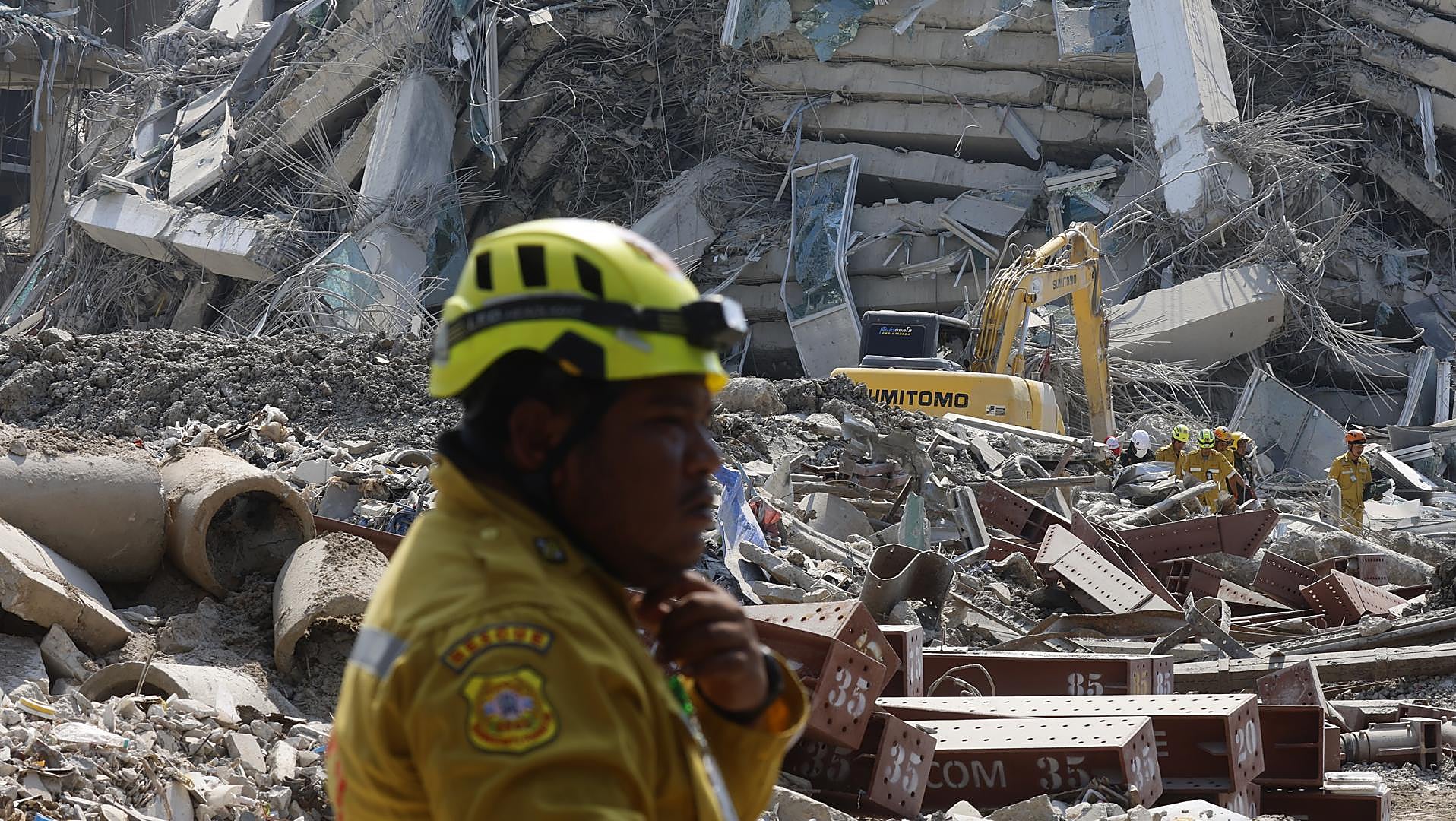 マグニチュード7.7の地震は、ミャンマーとタイで少なくとも153人の死亡を引き起こします