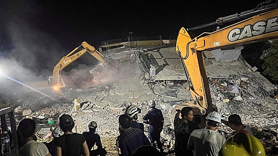 Más de 2.000 muertos por el terremoto que ha sumido a Myanmar en el caos