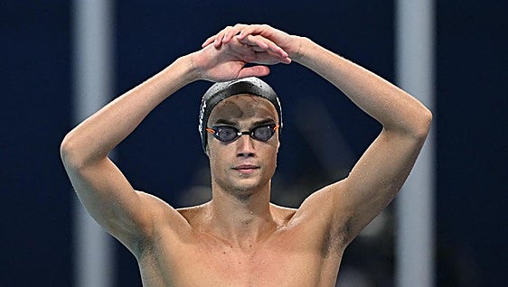 El olímpico Carlos Garach deja la natación para enrolarse en el Ejército