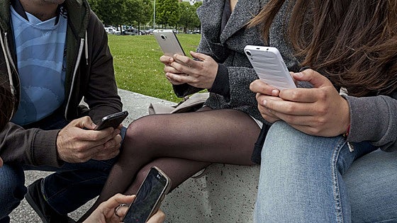 El mal uso de móviles y redes está detrás de la mitad de la violencia contra adolescentes