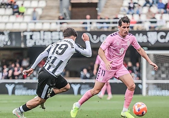 El Eldense sale del descenso tras ganar en el campo del Cartagena