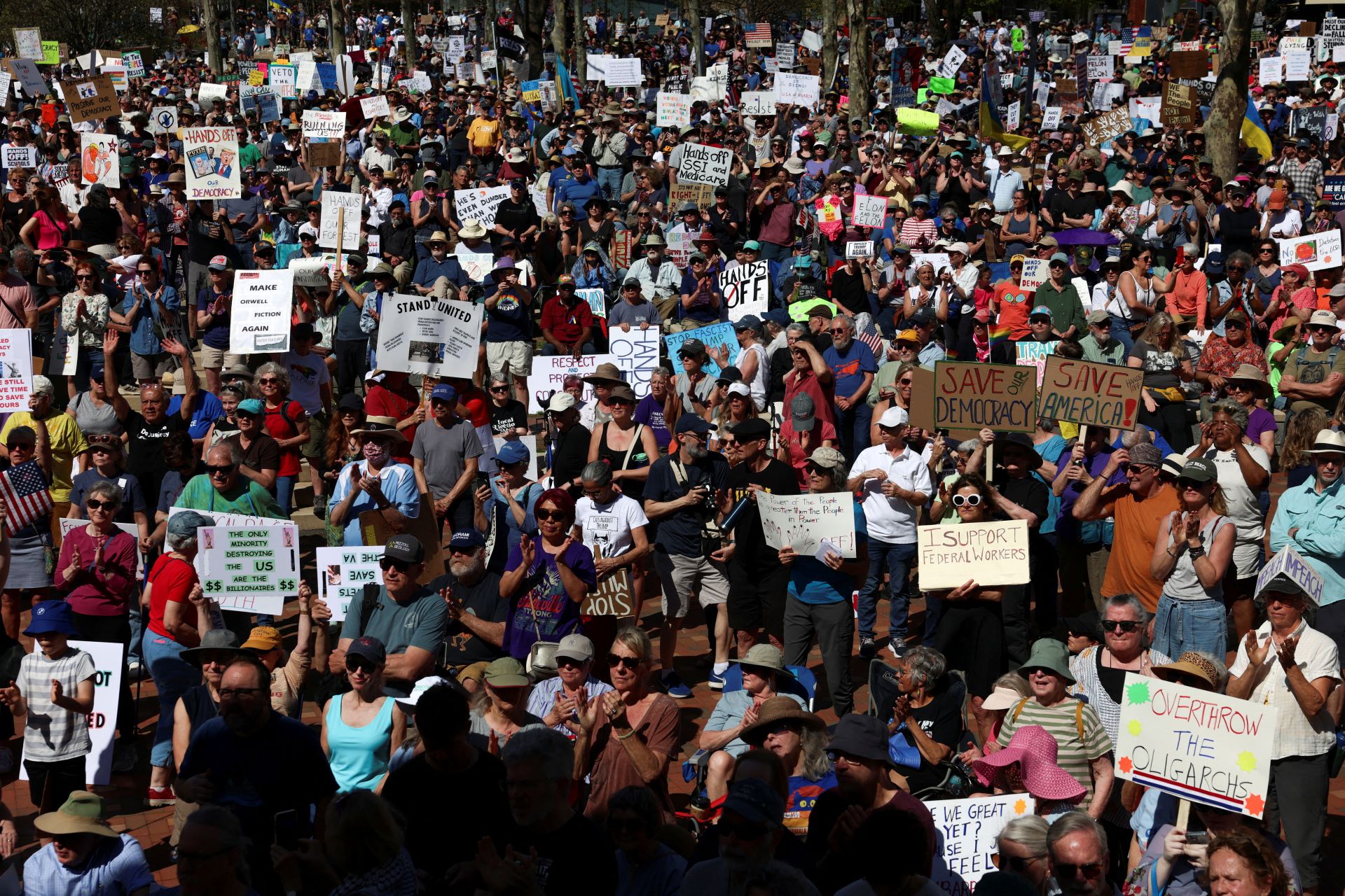 Cientos de miles de estadounidenses salen a la calle en 1.400 manifestaciones contra Trump