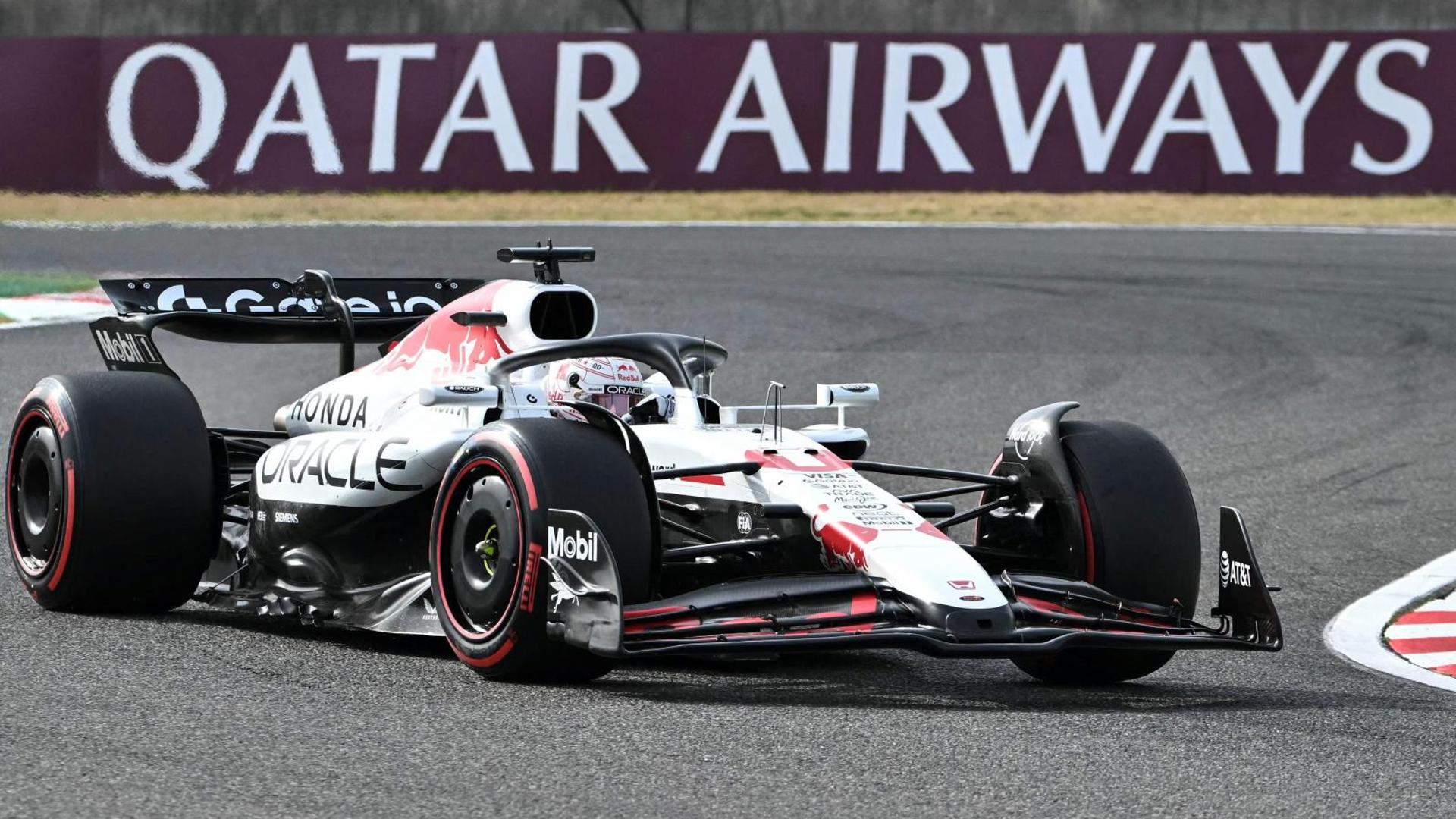 Verstappen Japonya'da 'direği' alıyor