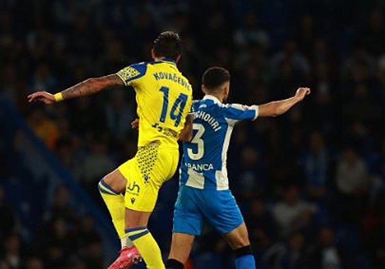 El Dépor se hace fuerte atrás y gana por la mínima al Cádiz