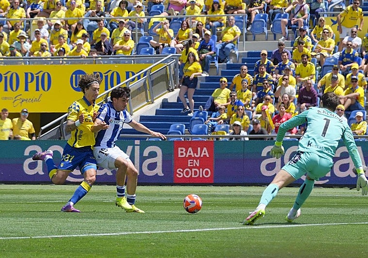 La Real Sociedad hunde a Las Palmas