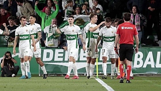 El líder Elche mantiene el pulso a sus perseguidores