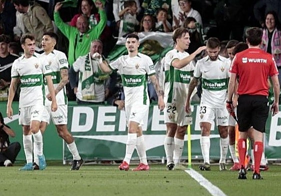 El líder Elche mantiene el pulso a sus perseguidores