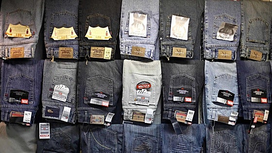 Levi's, tabaco, maíz dulce, lentillas, puros... Los aranceles del 25% que la UE impondrá a 1.700 productos de EE UU
