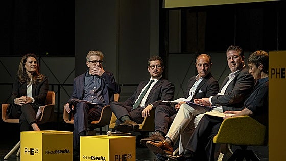 PhotoEspaña apuesta por la descolonización, la memoria histórica y el debate sobre la IA