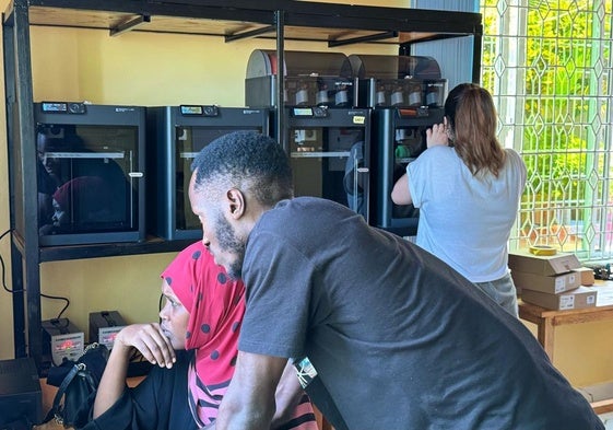 El aula 3D que la ONG ha instalado en Mwanza (Tanzania).