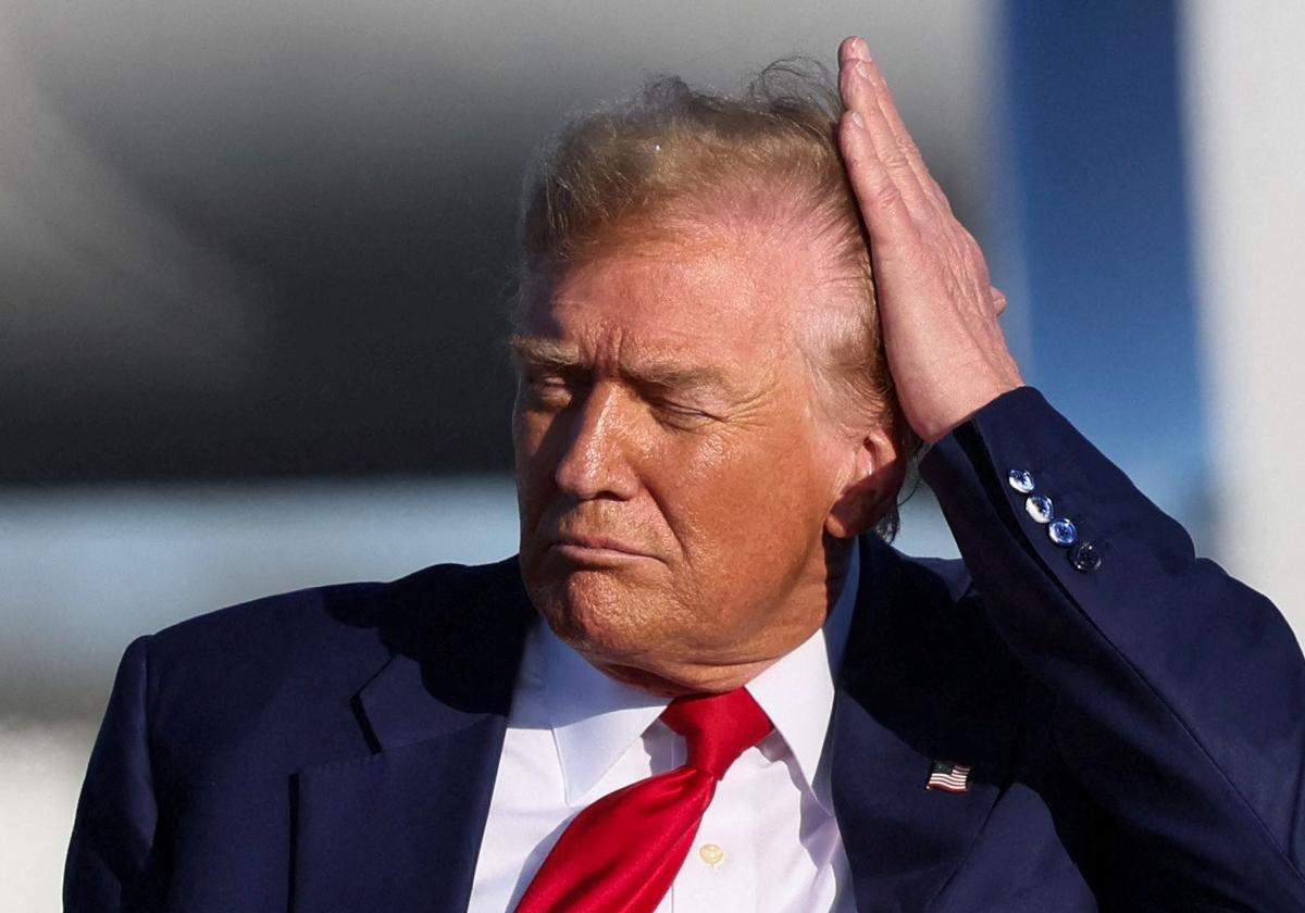 Trump firma una orden para aumentar la presión del agua en las duchas: «Me gusta cuidar mi hermoso cabello»