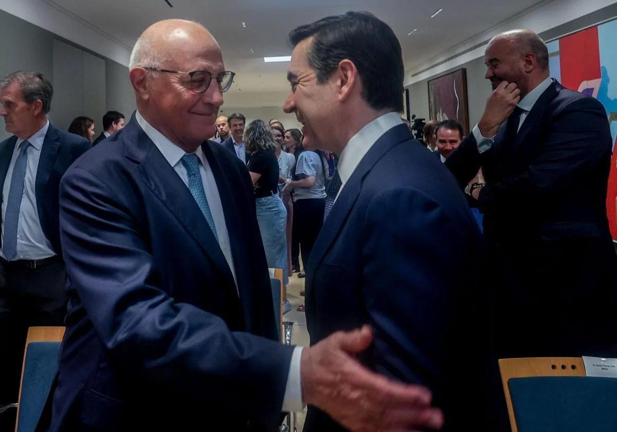 Competencia desoye las presiones y resolverá en un mes la opa de BBVA a Sabadell