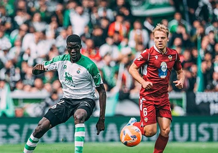 El Racing empata con el Castellón y se complica el ascenso directo