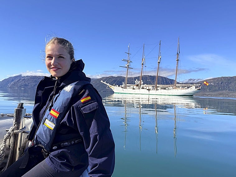 Leonor llega al ecuador de su travesía en Elcano