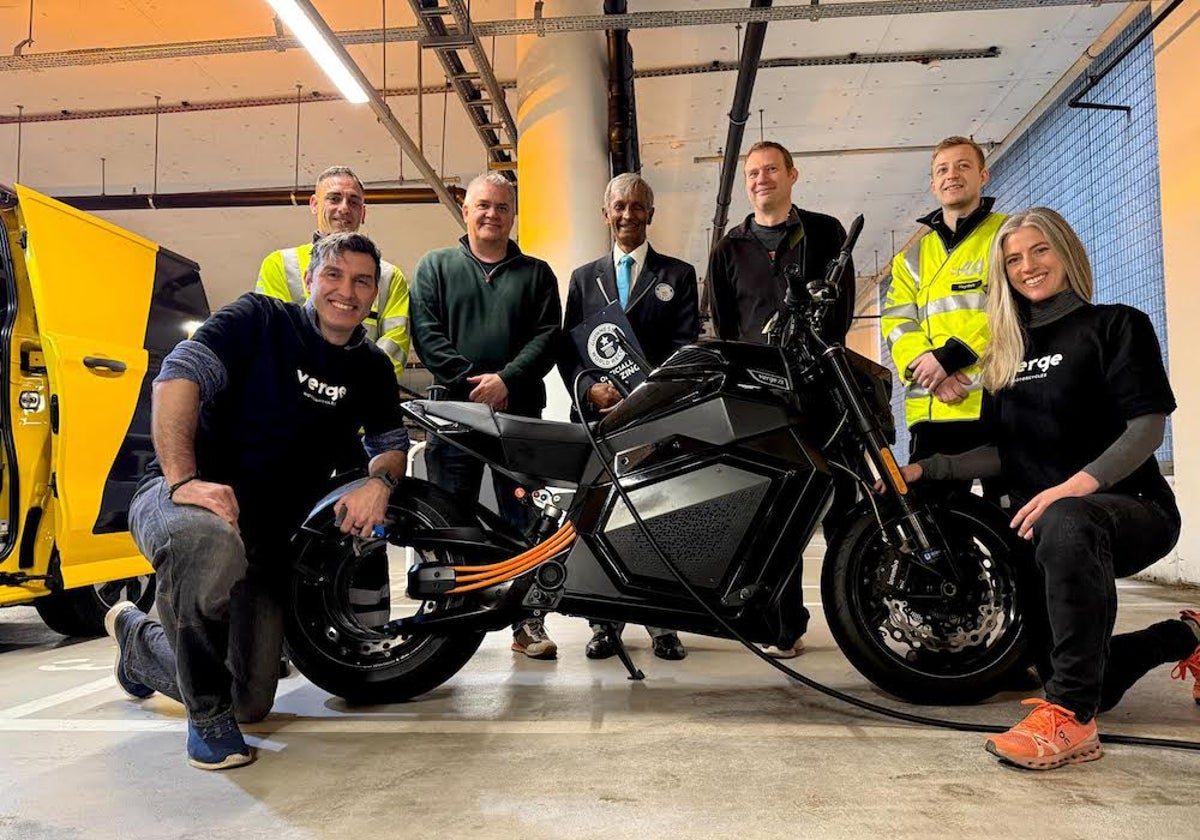 Nuevo récord Guinness de viaje más largo en moto eléctrica con una sola carga
