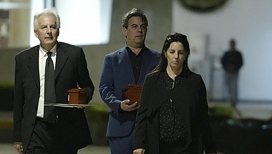 Familiares y amigos despiden a Mario Vargas Llosa en una ceremonia íntima
